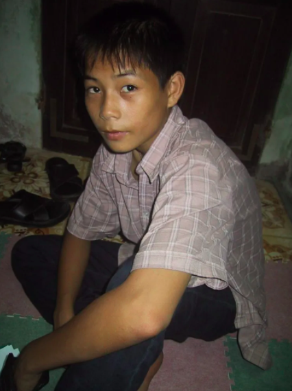 Vi, 15 Jahre alt, in der ersten Blue Dragon Unterkunft. (c. 2003)